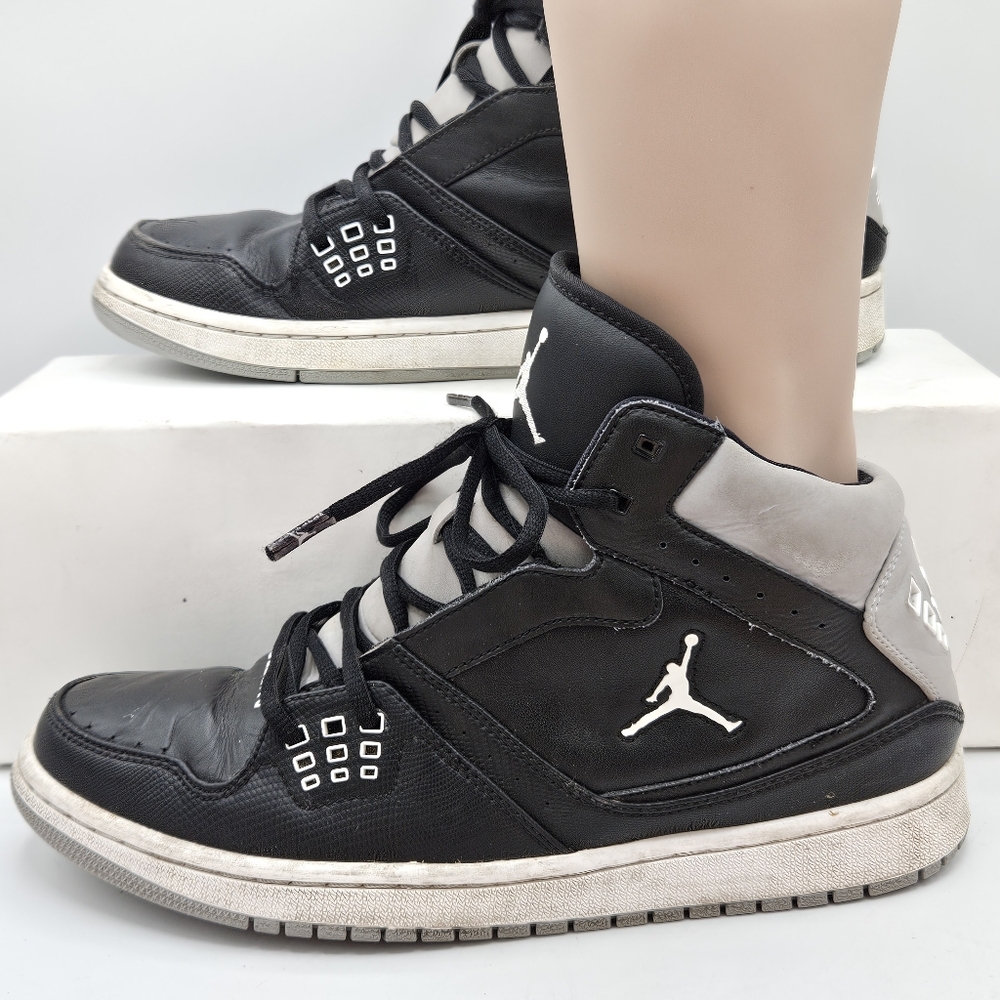 Jordan 1 Flight Mid Black Shoe 10.5 Style: 372704-036